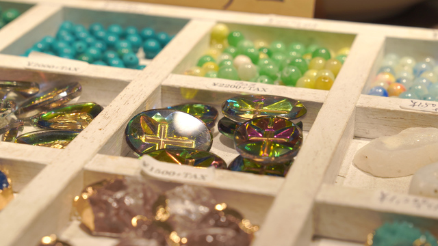 00種類のチャームから作るオリジナルアクセサリー Box Charm Industry ルトロン