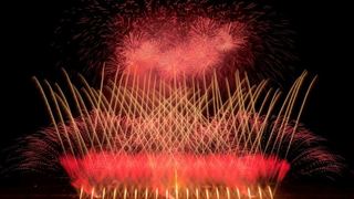 18年 鎌倉花火大会 は海面を美しく彩る水中花火に注目 ルトロン