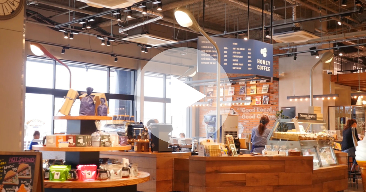 TSUTAYAとコラボした新しいブックアンドカフェが福岡にオープン。「HONEY COFFEE 志免店」 ルトロン