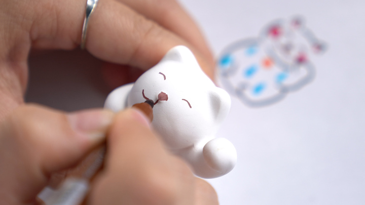 招き猫の絵付けも 千駄木 カフェ猫衛門 のキュートな猫スイーツ ルトロン