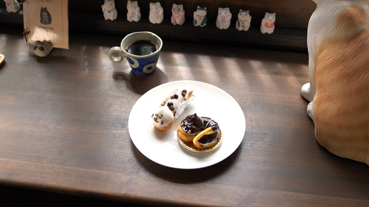 招き猫の絵付けも 千駄木 カフェ猫衛門 のキュートな猫スイーツ ルトロン
