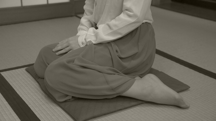 正しい 正座 の仕方を動画でご紹介 長時間でも痺れず凛と美しく ルトロン 正しい 正座 の仕方を動画でご紹介 長時間でも痺れず凛と美しく ルトロン