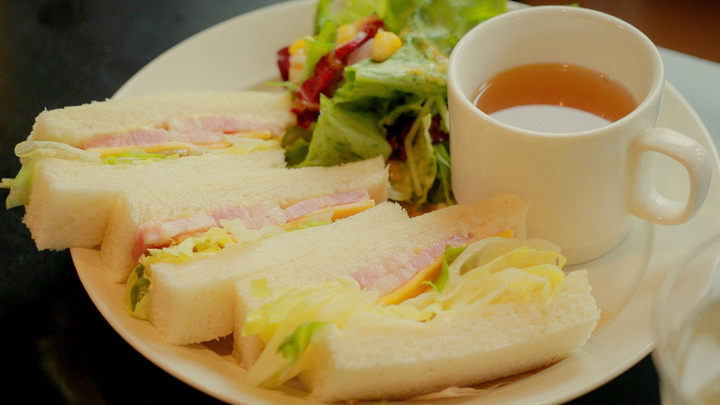黄金色の至福 カヤバ珈琲 の名物玉子サンドで最高に贅沢な朝食を ルトロン