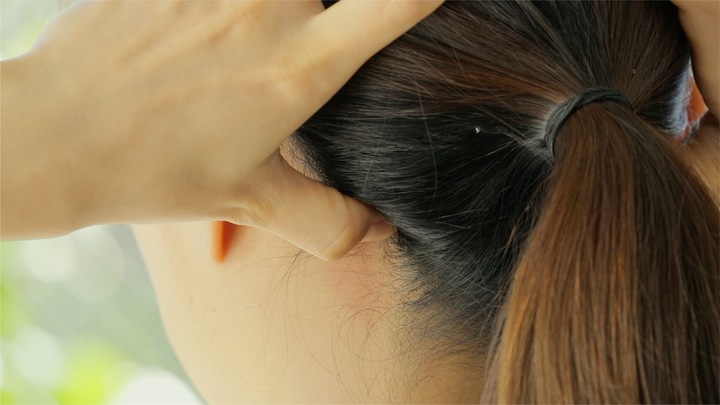 なでるだけで小顔に むくみスッキリ簡単マッサージ ルトロン