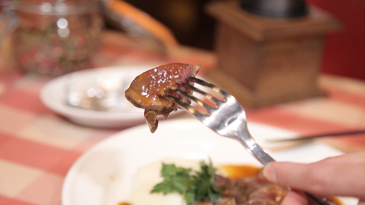 ワインを片手に昔懐かしフレンチを味わう 新宿三丁目駅すぐの フランス料理店 クレッソニエール ルトロン