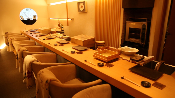 おもてなしとライブ感を楽しむ路地裏の名店 江戸前寿司の駒沢 鮨辰 で過ごす至福の時間 ルトロン