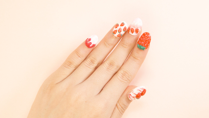 クリームたっぷり ジューシーいちごネイル ルトロン