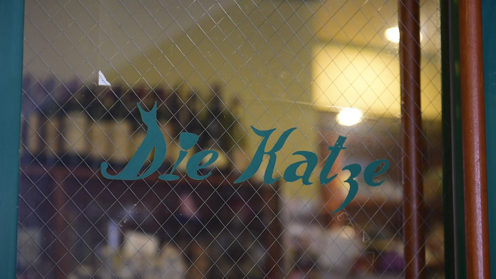 猫好き必見 美猫一家が店番をつとめる紅茶専門店 ディー カッツェ ルトロン