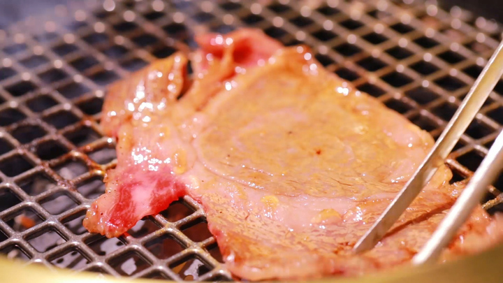 出汁で食べる焼肉 京都の老舗 焼肉の名門 天壇 の味を赤坂で満喫 ルトロン