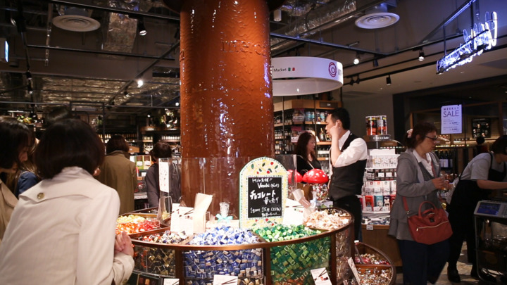 次世代型の新しい食エリア 大阪 Lucua Food Hall ルトロン