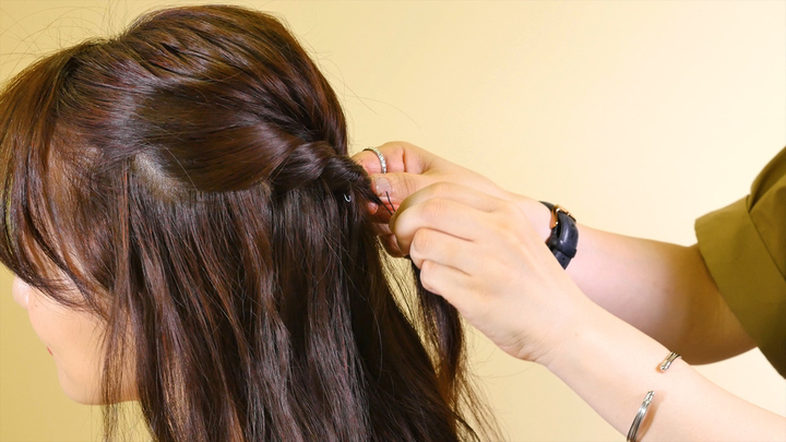 ねじってピンで留めるだけ 3本のピンでつくれる ハーフアップ ルトロン