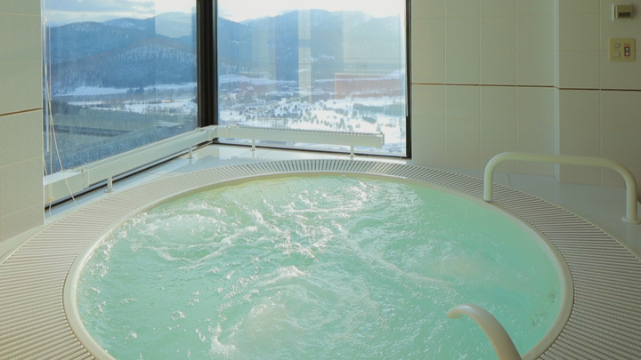 絶景ホテル 星野リゾート トマム の客室は展望ジェットバス付きオールスイート ルトロン