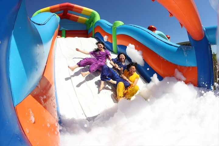 泡まみれ でゴールを目指す 東京 大阪 バブルランlike Hawaii ルトロン