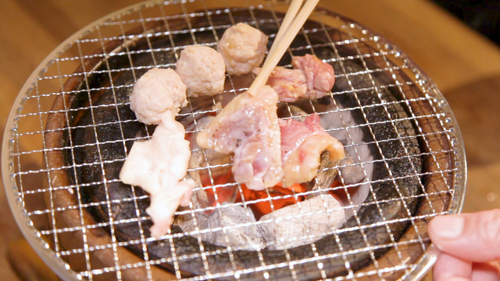 新鮮な鶏肉を軽い炙りで 大阪のセルフ焼き鳥専門店 とり焼一本松 でいただく薩摩地鶏 ルトロン