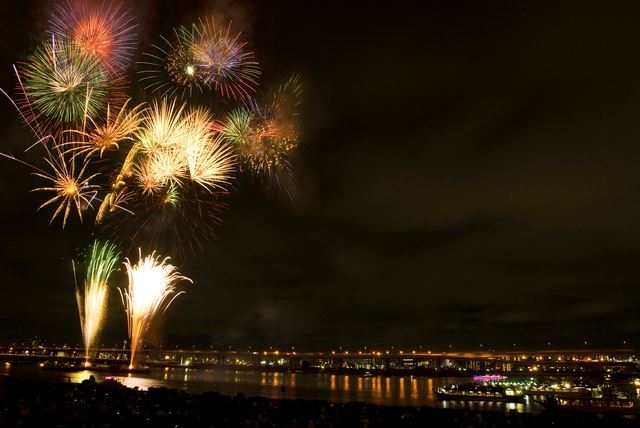 迫力満点 18年 江東花火大会 でスターマインを楽しもう ルトロン