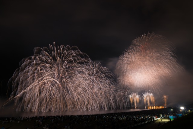 国内最大級の2万発 幕張ビーチ花火フェスタ2018のお得な楽しみ方 ルトロン