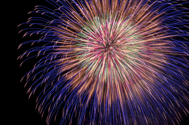 名物は尺5寸玉 綾瀬市商工会青年部花火大会18 の見どころを紹介 ルトロン