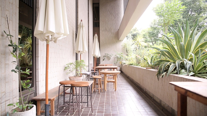 蔵書2万冊 近代文学館併設のブックカフェ Bundan Coffee Beer ルトロン