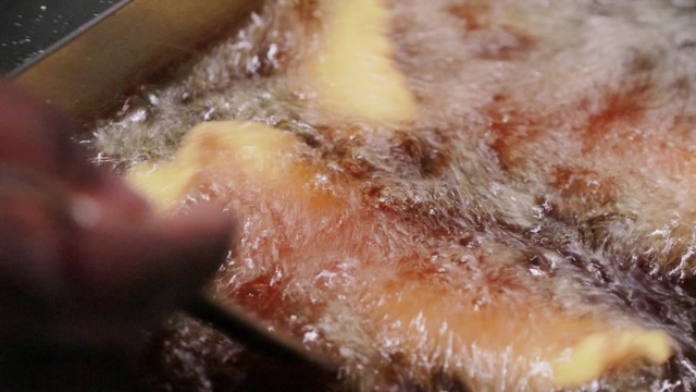 看板料理はナマズのフライ アメリカ南部料理を楽しめる ソウルフードハウス ルトロン